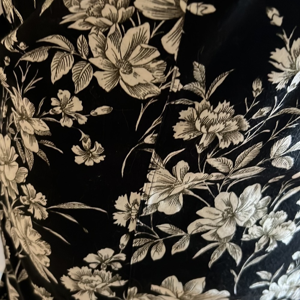 Sleeveless cotton Sport Max Brand ladies, black and white floral top. - Picture 6 of 6